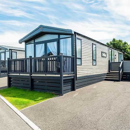 ホテル Green Meadows Country Park Harker エクステリア 写真